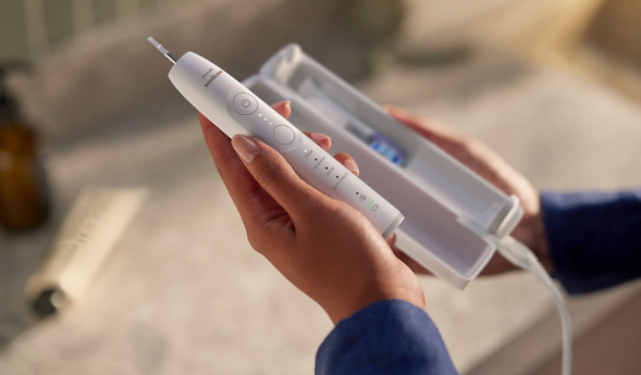 Электрическая зубная щетка Philips Sonicare Series 7100 HX7420/01 (белая) в Кирове