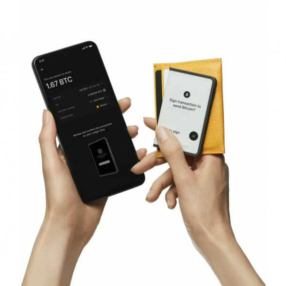 Аппаратный криптокошелек Ledger Stax + чехол Magnet Shell в Кирове